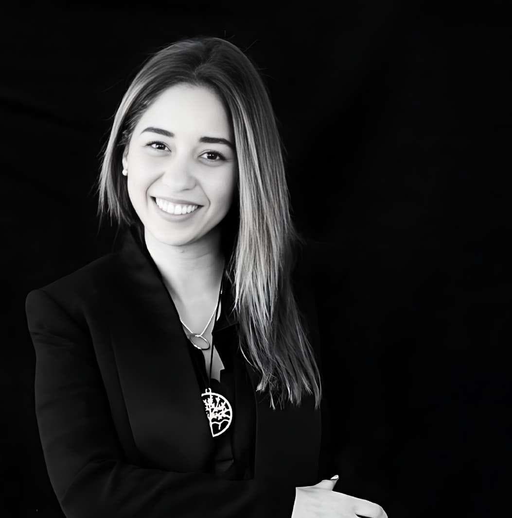 Portrait of Diana El Hamouti, interior architect and founder of DI ARTEMIA