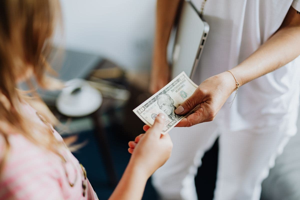Acheté en dirhams non convertibles : comment récupérer l'argent de la vente (la règle des 25 % par an)