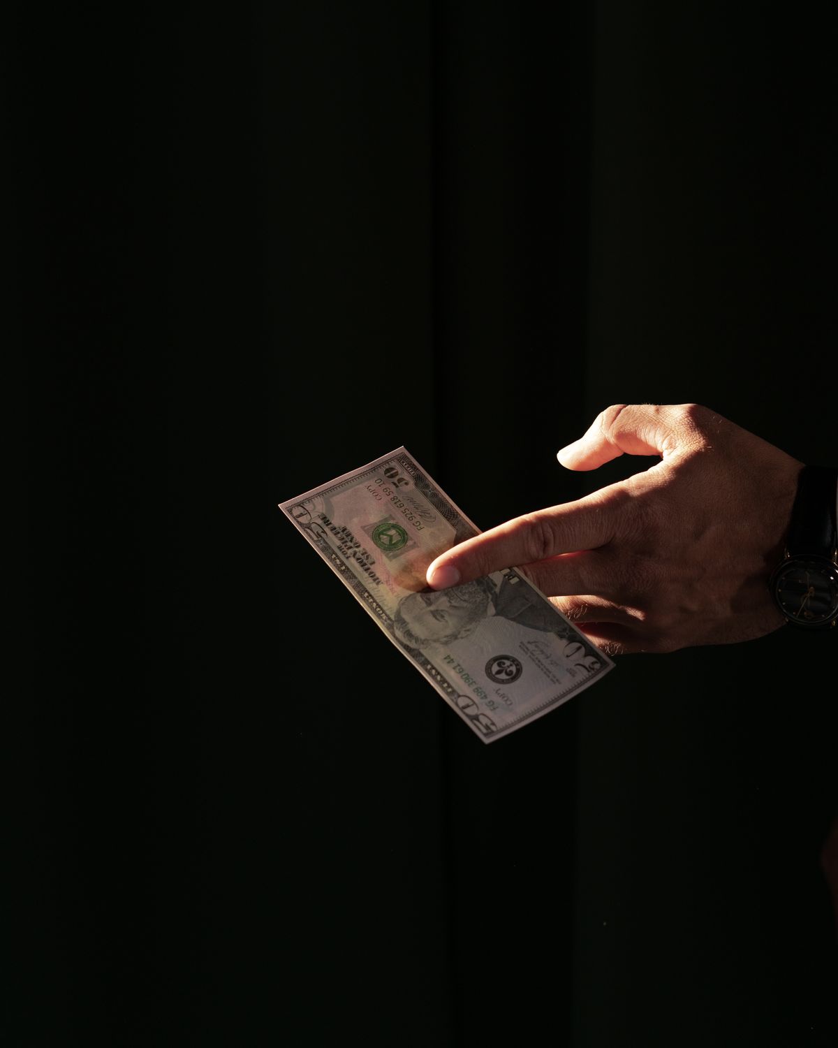 TPI pour un MRE non-résident qui vend à Tanger : taux, calcul, quitus fiscal et exonération résidence principale